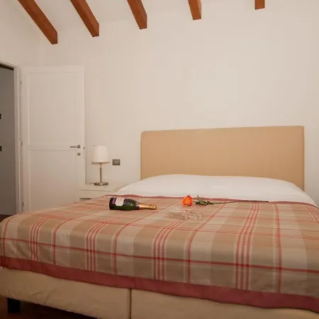 Διαμέρισμα Sleeps 6 Pool *